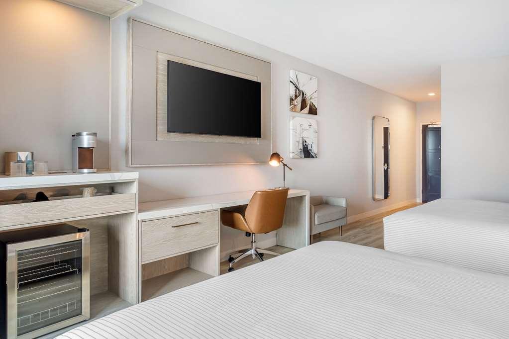Cambria Riverfront Hotel *