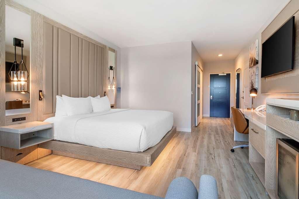 Cambria Riverfront Hotel