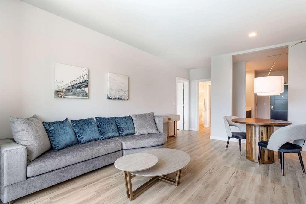 Hotel Cambria Riverfront
