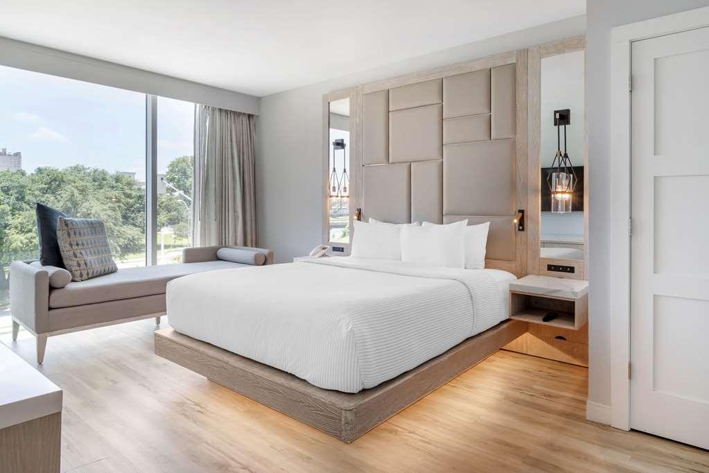 Cambria Riverfront Hotel *