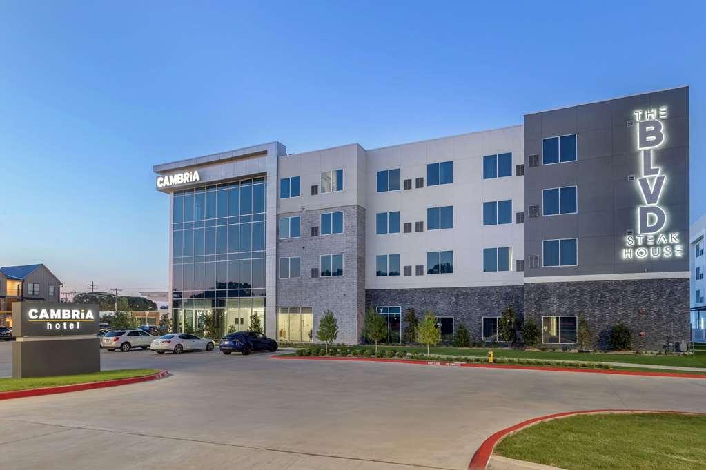 Hotel Cambria Riverfront