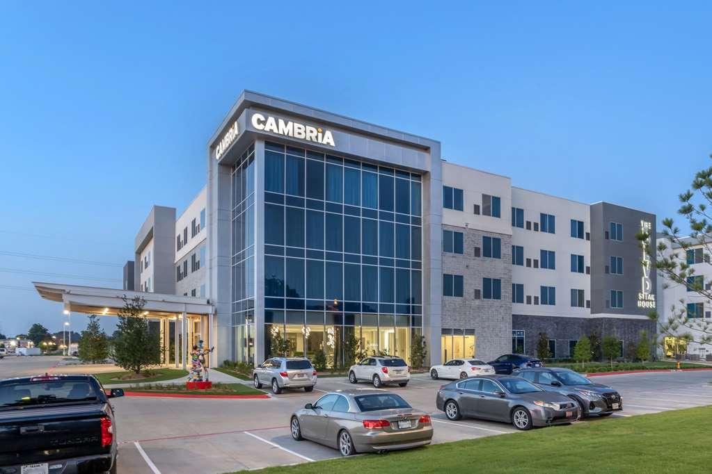 Cambria Riverfront Hotel *