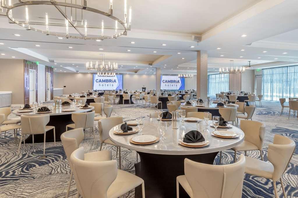 Cambria Riverfront Hotel *