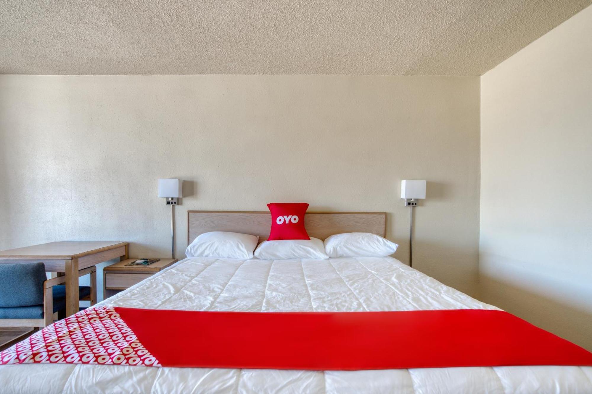 Oyo Area I-35 Hotel