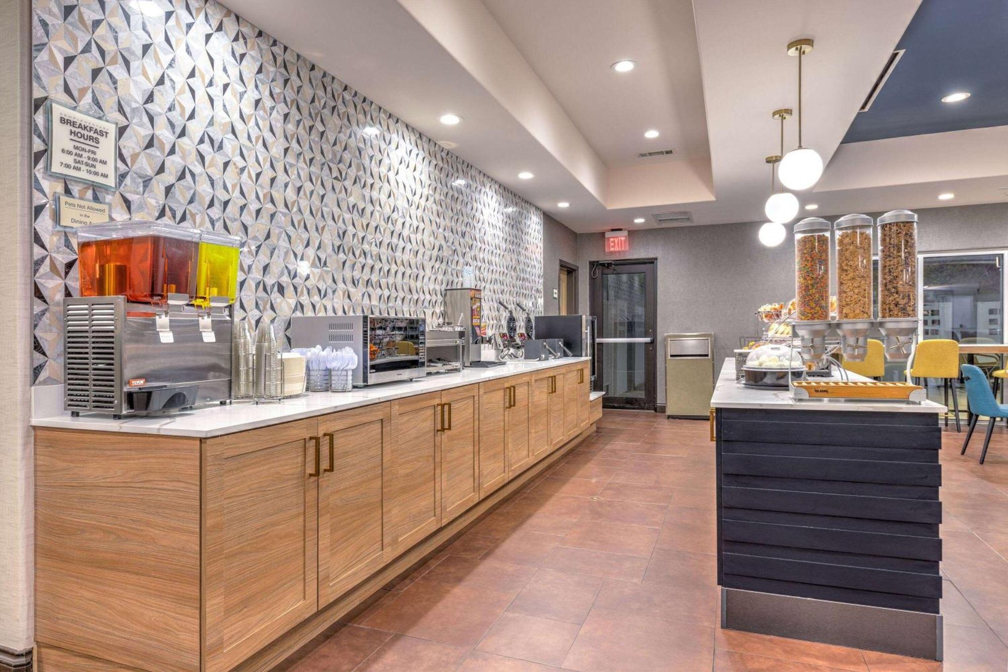 La Quinta By Wyndham Woodway - South Hotel 3*