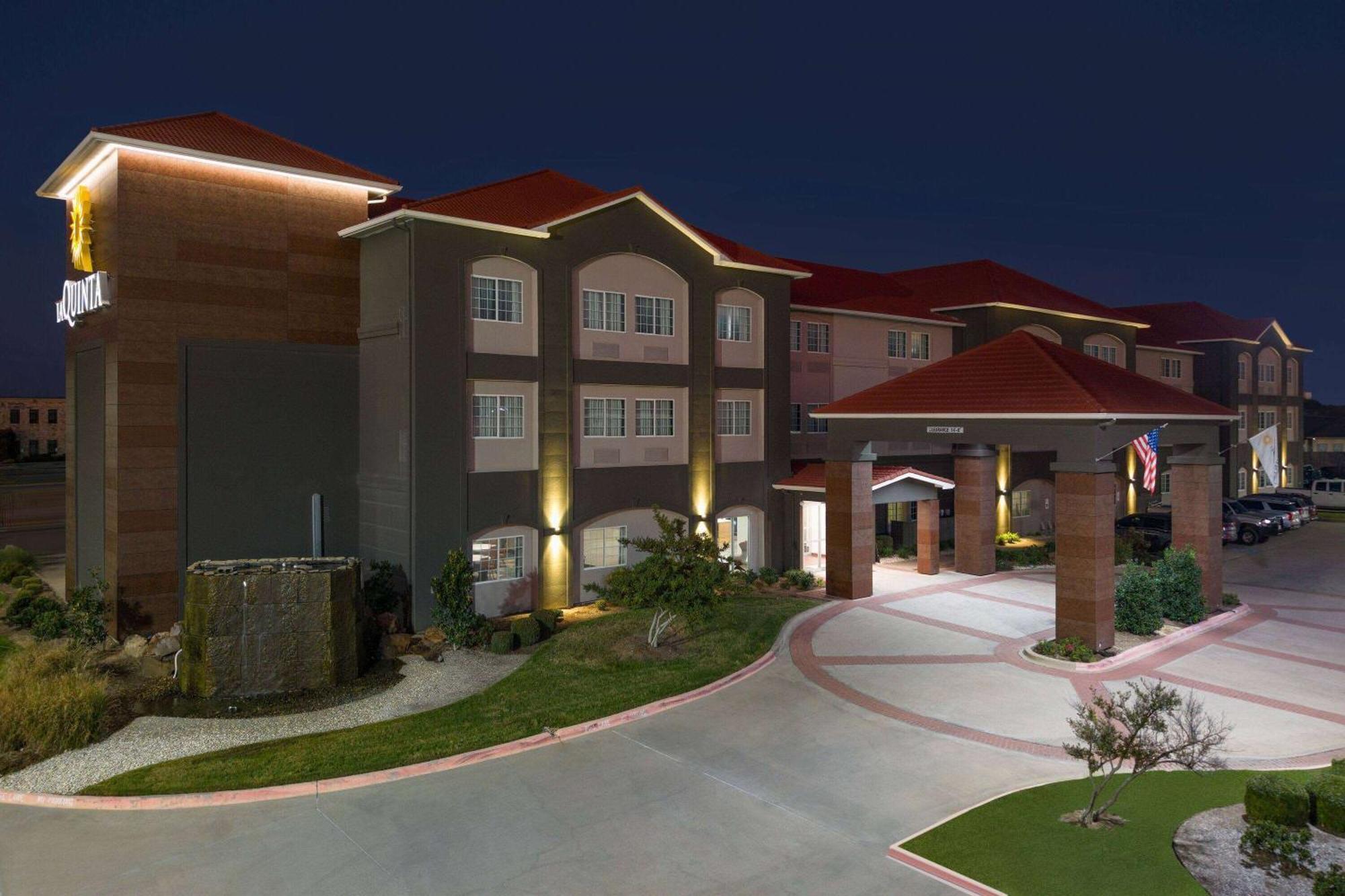 La Quinta By Wyndham Woodway - South Hotel