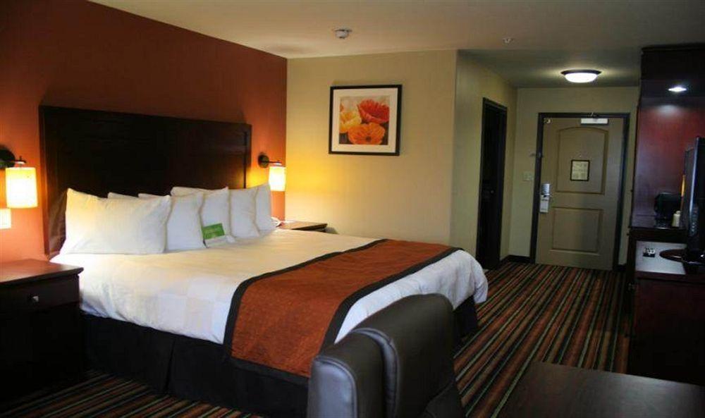 La Quinta By Wyndham Woodway - South Hotel