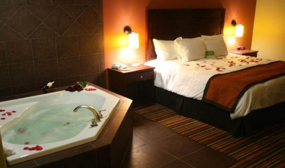 La Quinta By Wyndham Woodway - South Hotel