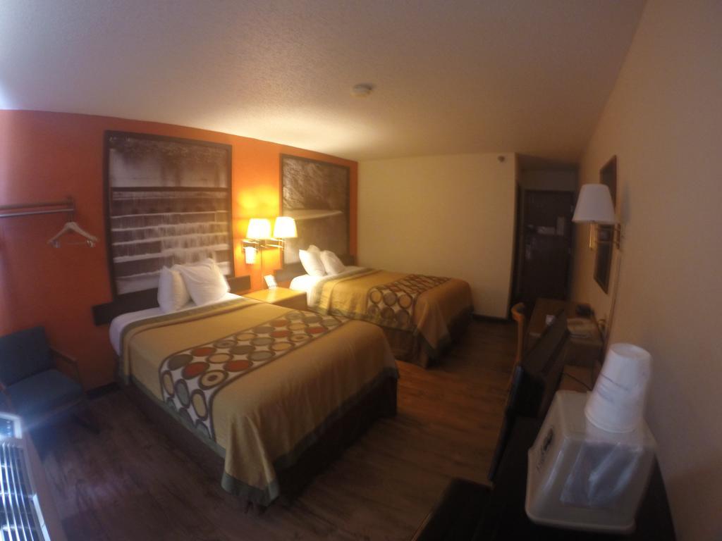 Super 8 By Wyndham University Area Waco