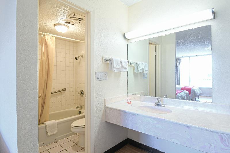 Oyo Area I-35 Hotel
