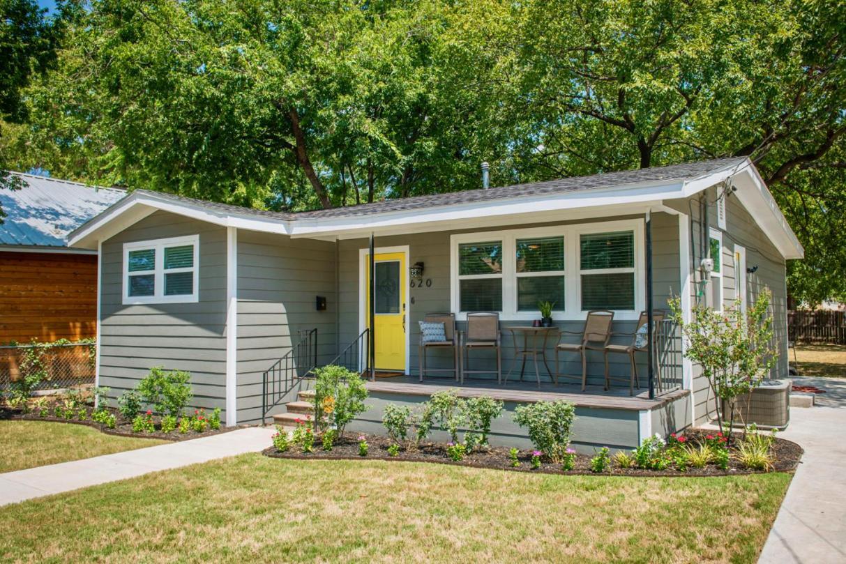 Walk To The Silos! 3 Bed 1960's Near Baylor Holiday home *