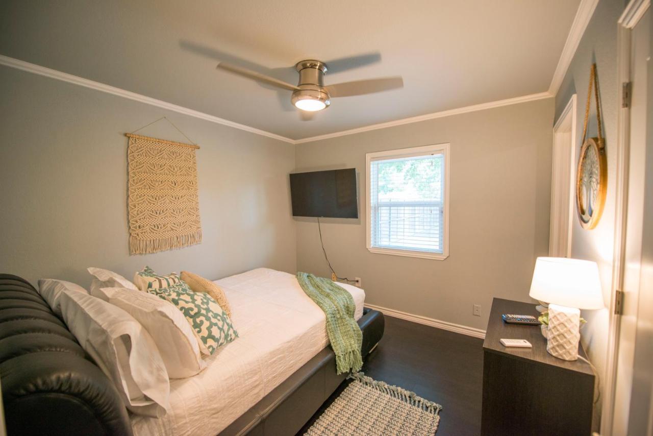 Walk To The Silos! 3 Bed 1960's Near Baylor Waco