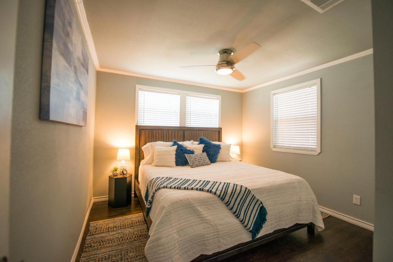 Walk To The Silos! 3 Bed 1960's Near Baylor