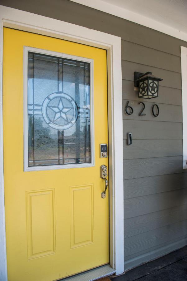 Holiday home Walk To The Silos! 3 Bed 1960's Near Baylor *