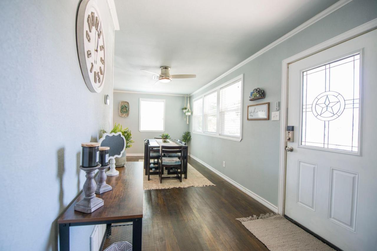 Holiday home Walk To The Silos! 3 Bed 1960's Near Baylor