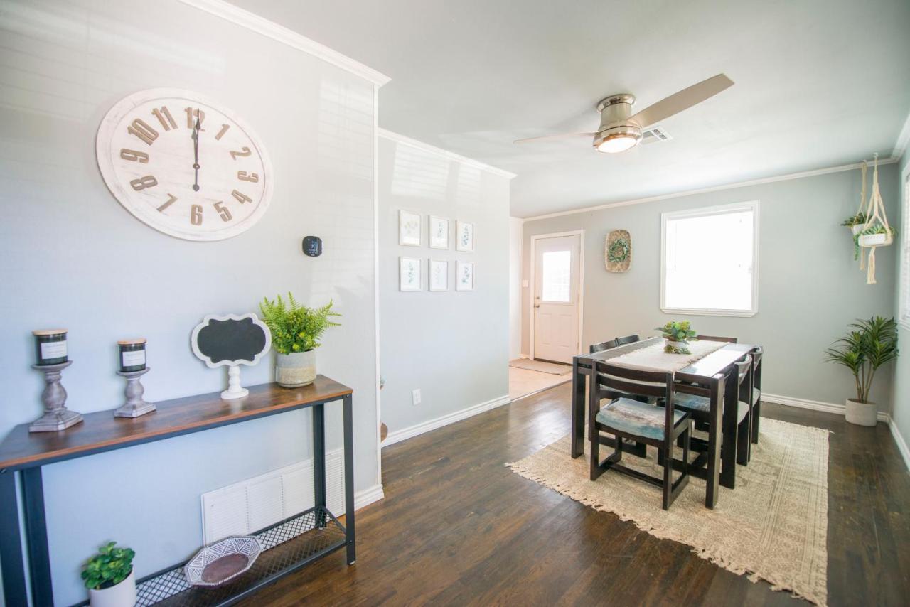 Walk To The Silos! 3 Bed 1960's Near Baylor *