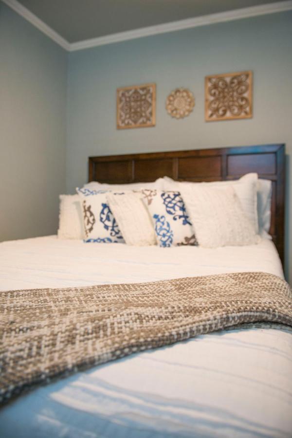 Walk To The Silos! 3 Bed 1960's Near Baylor *