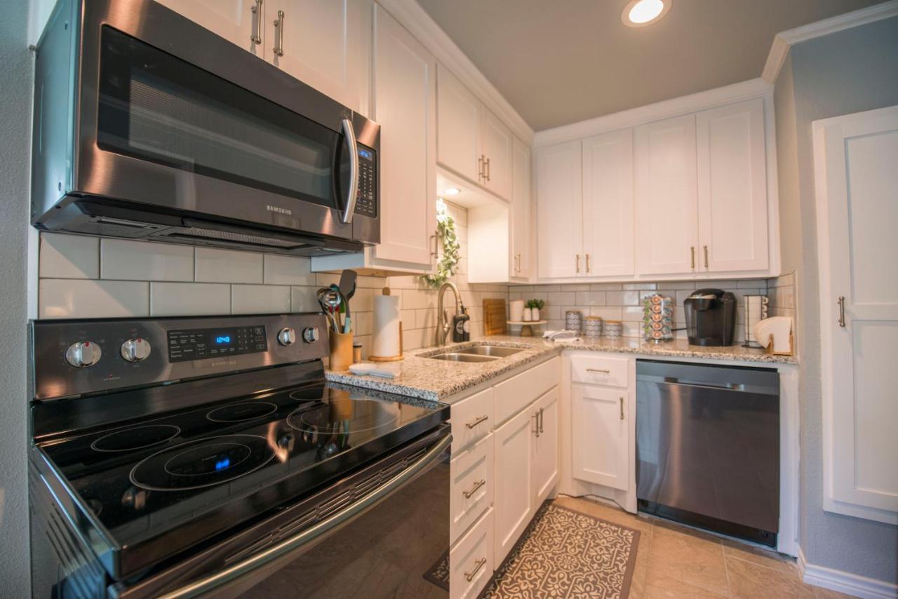 Walk To The Silos! 3 Bed 1960's Near Baylor