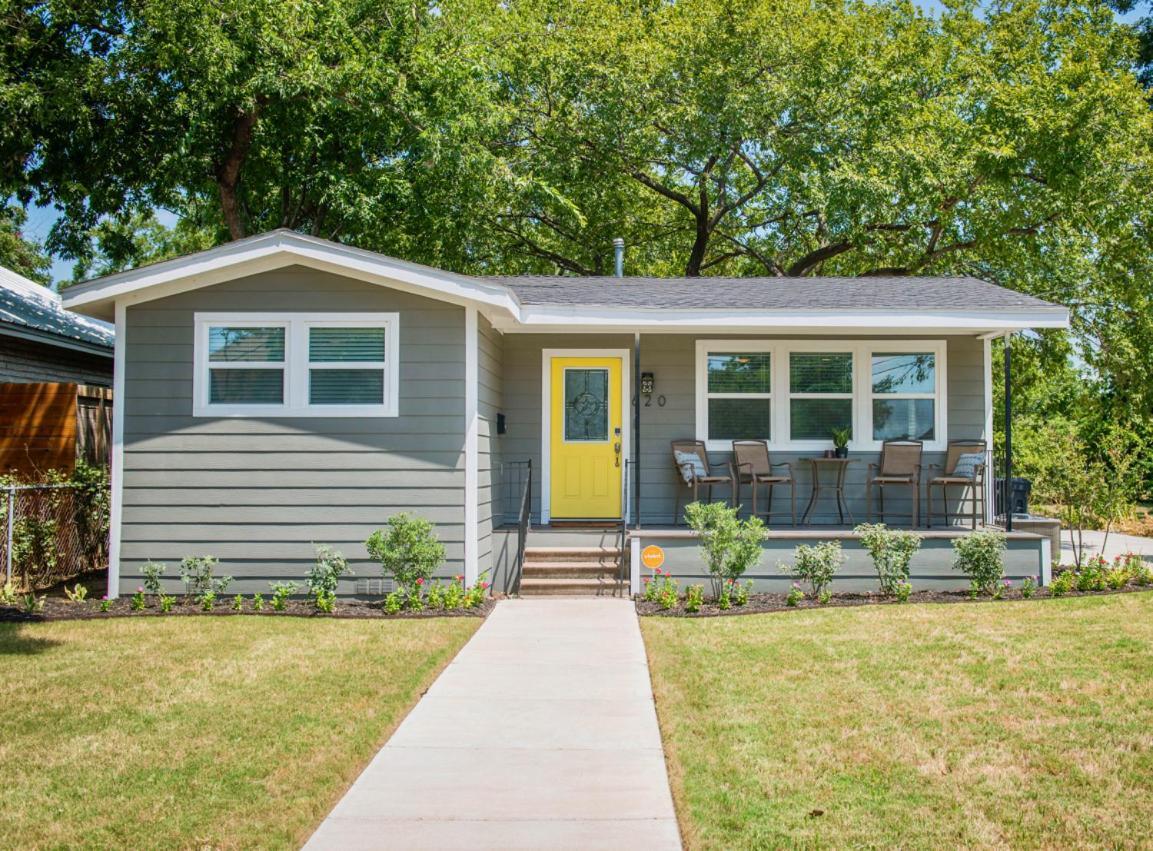 Walk To The Silos! 3 Bed 1960's Near Baylor *